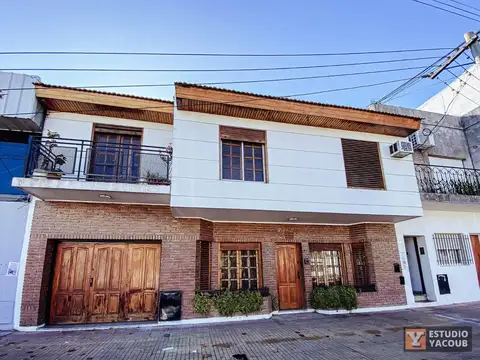 Casa en venta - 5 dormitorios 2 baños - 300mts2 - La Plata