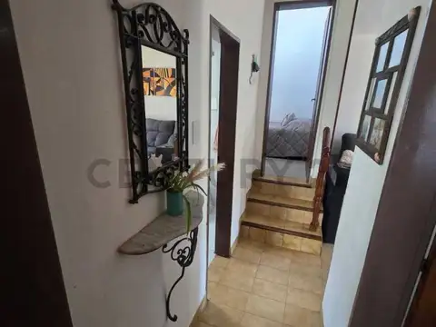 Casa en Alquiler con 2 cocheras