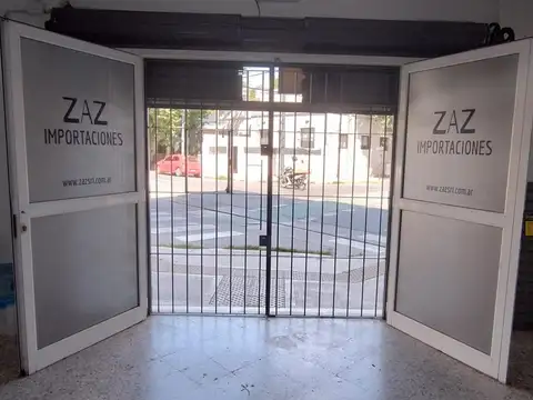 Local y depósito en esquina 175 m2 con sótano! Muy buena logística