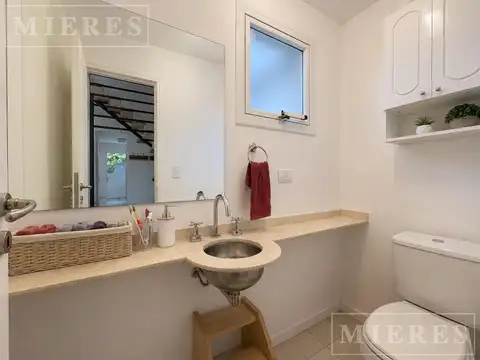 Casa en Alquiler con 2 cocheras