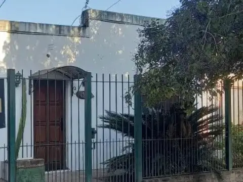 Casa en venta - 2 Dormitorios 1 Baño - Escobar