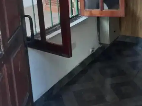 Tapia De Cruz e/ Colectora Oeste Ramal Escobar y Remedios de Escalada de San Martín