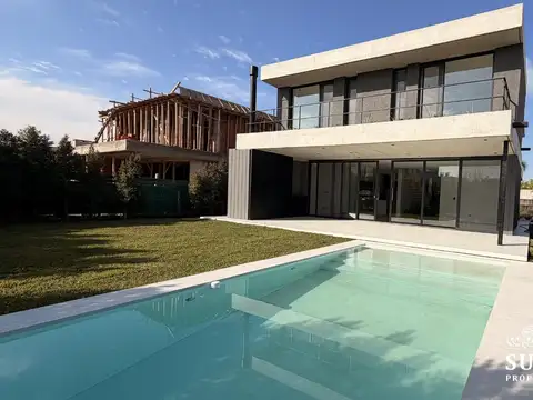 Casa 5 ambientes con 3 baños