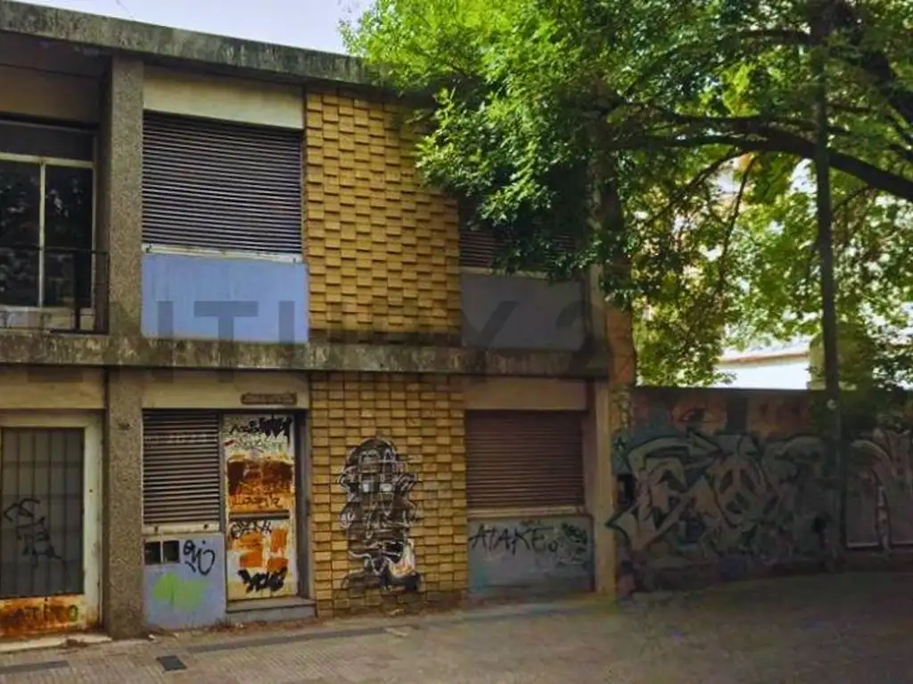 59 e/10 y 11 700, Piso 0