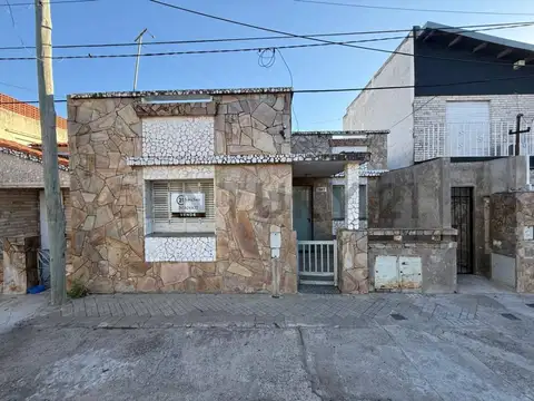 VENTA  - CASA AL FRENTE - 3 Dormitorios - ROSARIO