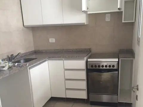 Departamento de 3 ambientes en venta.-