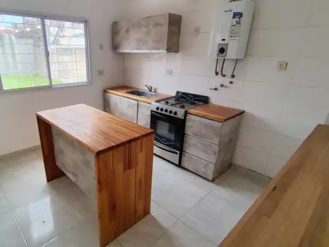 Casa 4 ambientes con 1 baño