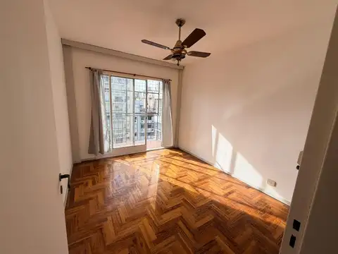 Location is location. Muy buen depto en Recoleta
