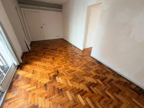 Location is location. Muy buen depto en Recoleta