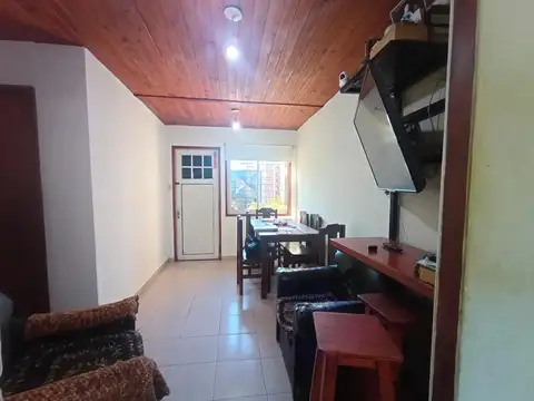 Casa 5 ambientes con 1 baño