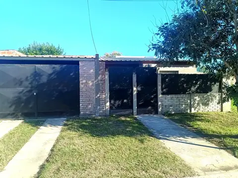 CASA 2/3 DORMI- COCH. PASANTE- PATIO VERDE