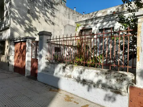 Casa 5 amb a refaccionar o demoler 