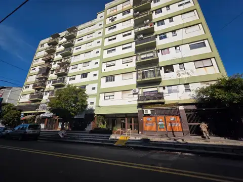 En Venta en El Palomar Hermoso Departamento de 4 Ambientes con Balcon Corrido en 4to Piso con Cocher
