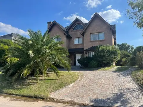 Casa en Venta en Septiembre, Countries y Barrios Cerrados en Escobar