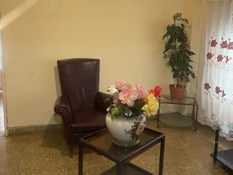 Depto Tipo Casa 4 ambientes con 2 baños