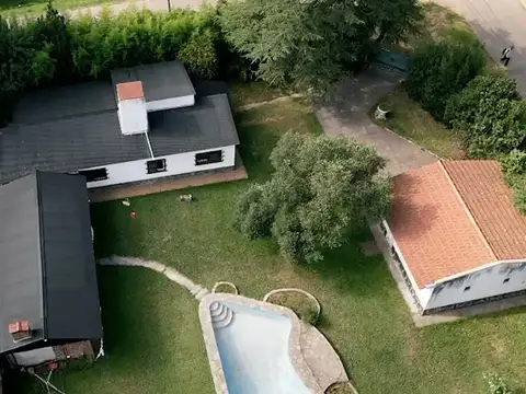 Casa quinta 3 amb en esquina, garage 2 autos pileta quincho parrilla