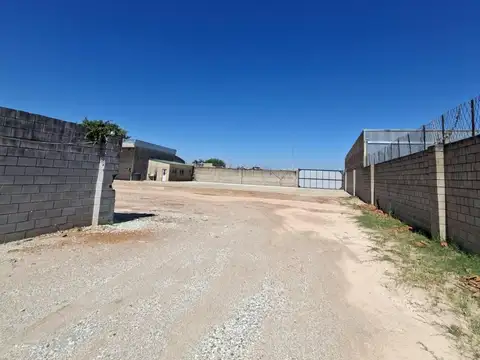 Galpón sobre Av. Facundo Zuviria al 8200