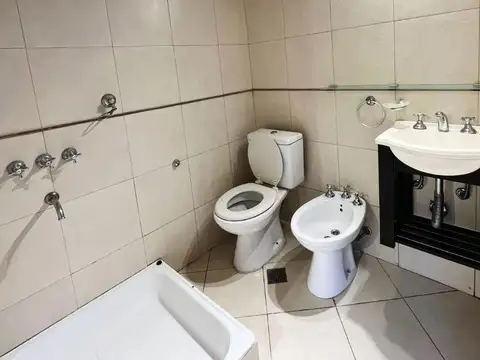 Casa 5 ambientes con 3 baños