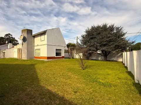ALQUILER CASA 4 AMBIENTES CON PARQUE ALFAR