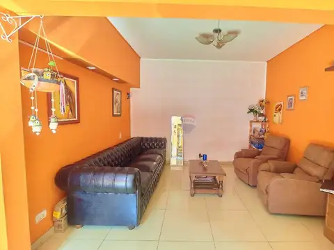 CASA 4 AMB. C/ GALPON Y LOCAL COMERCIAL  AL FRENTE