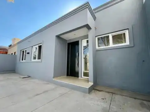 Casa 5 ambientes con 1 baño