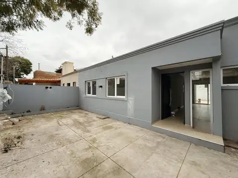 Venta: Casa de tres dormitorios con galería y parrillero a estrenar en Fisherton, Rosario