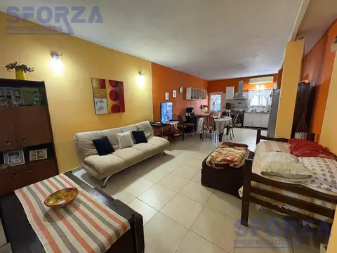 Casa 2 ambientes con 1 baño