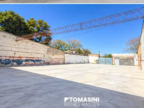 AMPLIO PREDIO COMERCIAL 