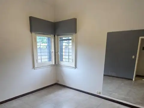 Casa en Alquiler con 2 cocheras