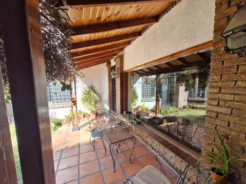 Casa 5 ambientes con 3 baños