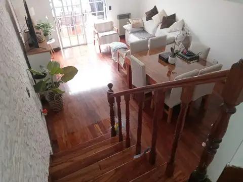 Depto Tipo Casa en Alquiler de 4 ambientes
