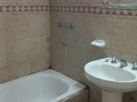 Quinta en Victoria a metros de la Abadía