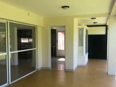 Hermosa Casa de 4 Ambientes en Country Haras Santa Maria Esc