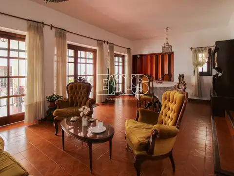 Casa 6 ambientes con 3 baños