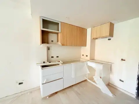 Monoambiente con balcón aterrazado - P.Centenario