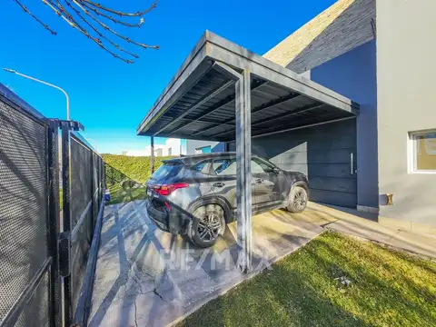 Casa 8 ambientes con 3 baños