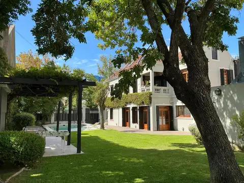 Exclusiva casa en Olivos sobre lote de 1000 m²