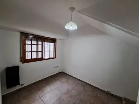 Departamento en Alquiler en Luis Guillon, $ 500.000