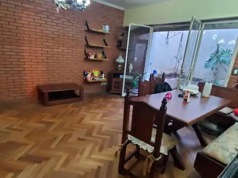 Departamento de 2 dormitorios con gran espacio descubierto