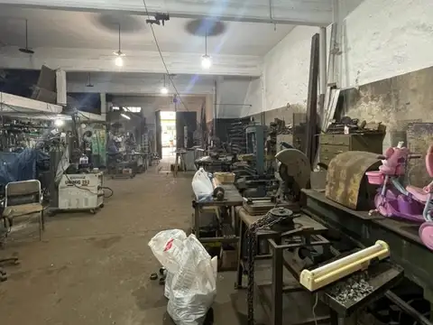 Galpon En Venta En Villa Lynch De 200 M2