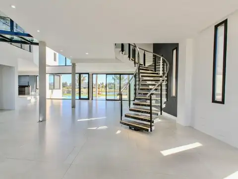 Casa 5 ambientes con 4 baños