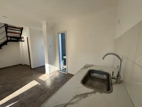 Depto Tipo Casa en Alquiler de 2 ambientes