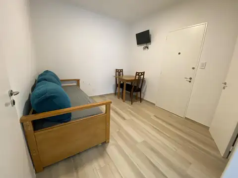 1 AMBIENTE RECICLADO PARA 4 PERSONAS