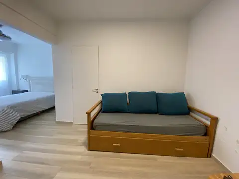 1 AMBIENTE RECICLADO PARA 4 PERSONAS