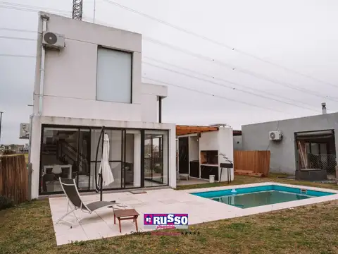 Venta casa Laguna Azul 4 ambientes