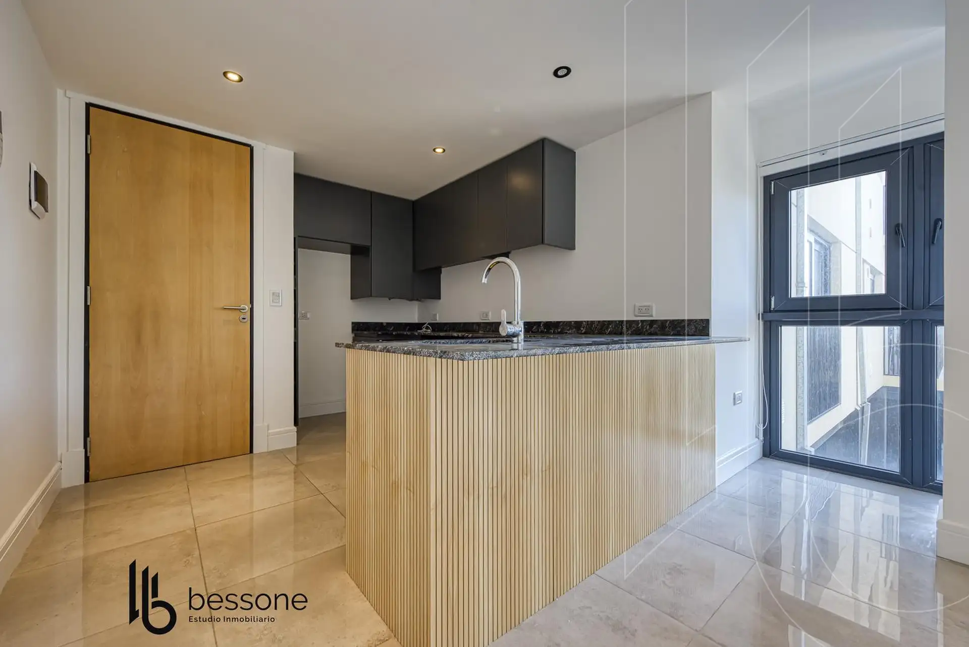 Departamento en Constitución 3 amb, 53m² con balcón — Vitto Mileto