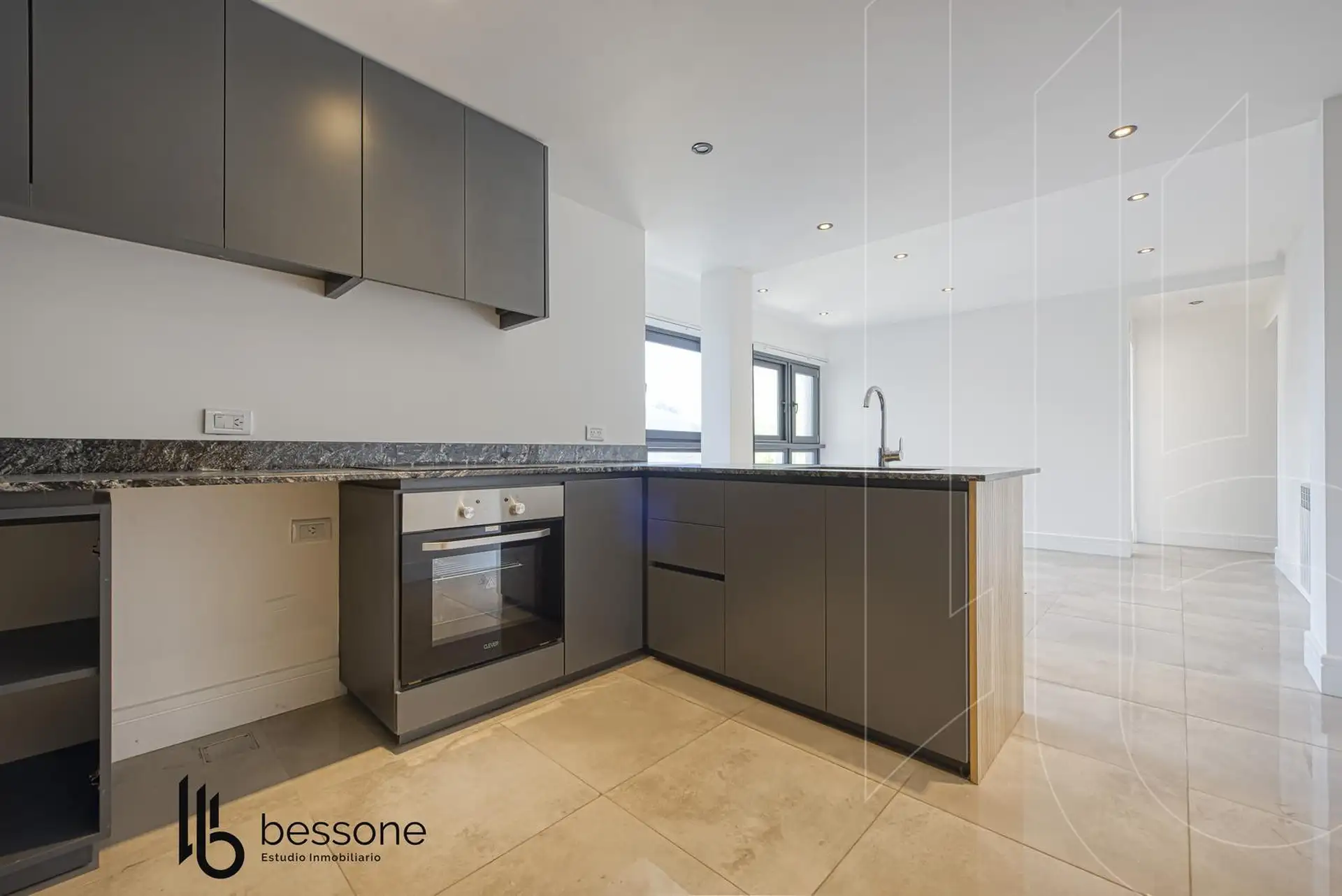 Departamento en Constitución 3 amb, 53m² con balcón — Vitto Mileto