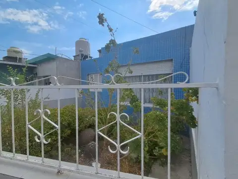 CASA EN BARRIO SANTA MONICA CON DEPTO- IDEAL INVERSORES