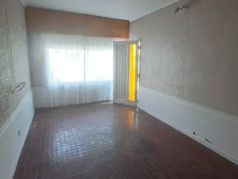 CASA EN BARRIO SANTA MONICA CON DEPTO- IDEAL INVERSORES