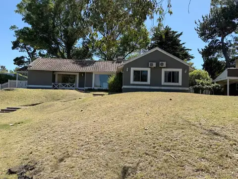 Alquiler de muy linda casa en Punta del Este dentro de Barrio Cerrado la Arbolada Village